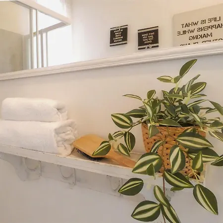 Corte Melone Rooms-upper Floor 게스트하우스 3*
