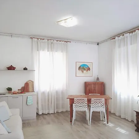 Corte Melone Rooms-upper Floor 베로나